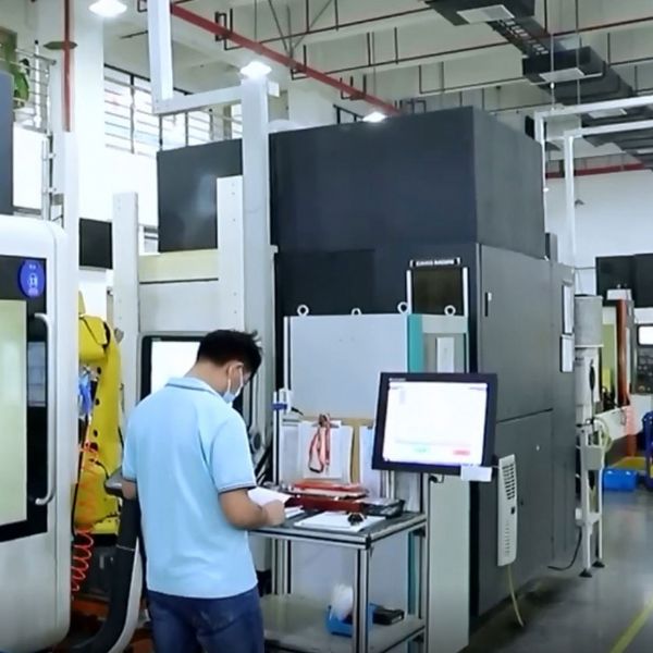 Análisis de la importancia de la precisión del procesamiento de las máquinas herramienta CNC en la fabricación industrial