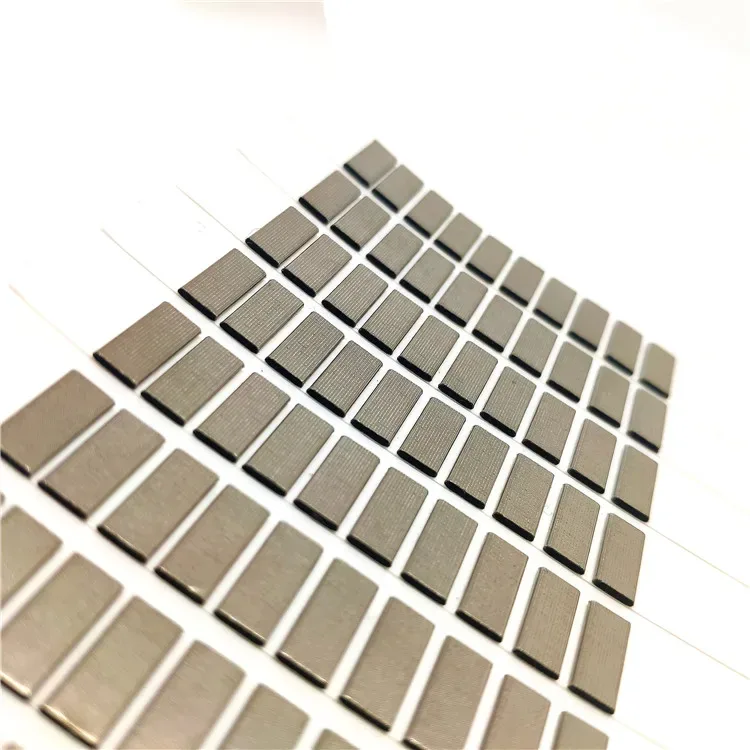 Sur mousse découpée avec des matrices de mousse conductrice Emi Poron mousse conductrice Laird 1