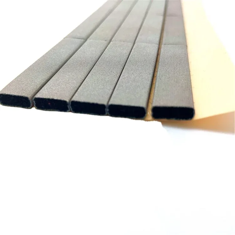 Guarnizione in schiuma conduttiva della guarnizione di schermatura Emi Esd in schiuma di silicone all'ingrosso del produttore cinese 1